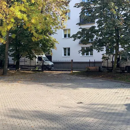 Cosy In District-free Parking With Gate!