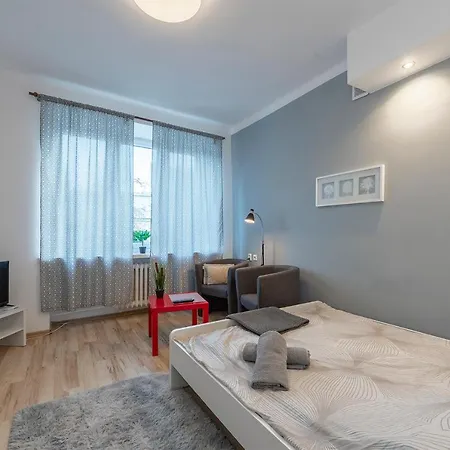 Cosy In District-free Parking With Gate! Apartment *