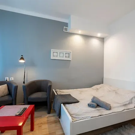 Cosy In District-free Parking With Gate!
