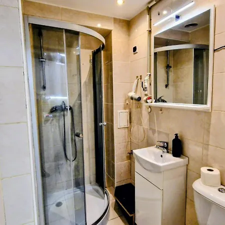 Cosy In District-free Parking With Gate! Apartament