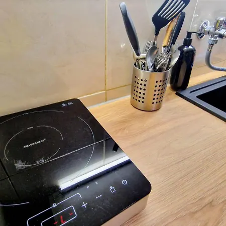 Cosy In District-free Parking With Gate!