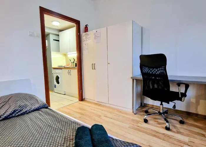 Cosy In District-free Parking With Gate! وودج